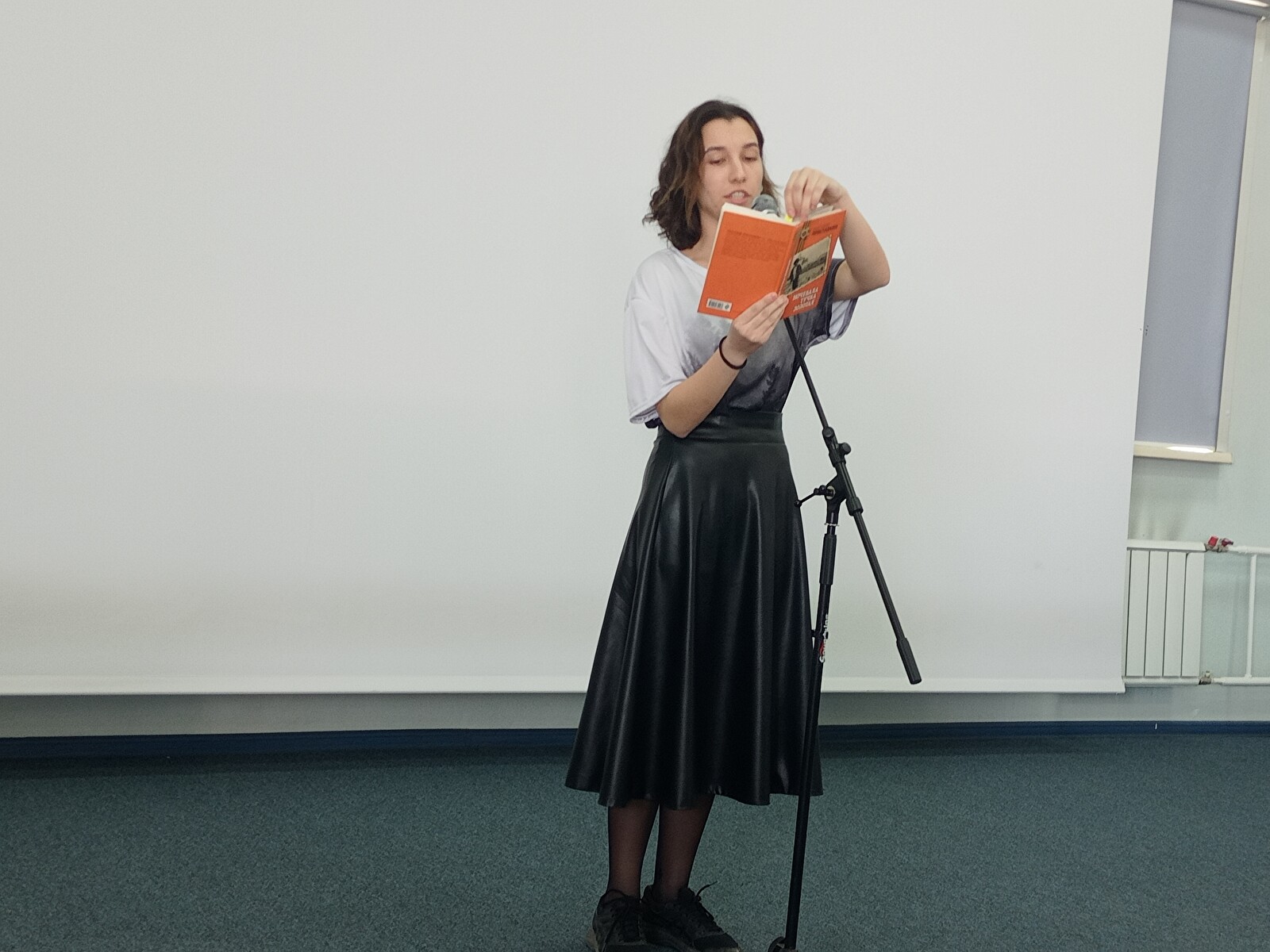 В Хакасии определился Чемпион по чтению вслух среди старшеклассников, вернее – чемпионка.