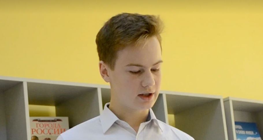 Николай Сизаров стал победителем отборочной игры чемпионата по чтению вслух среди старшеклассников «Страница’23»